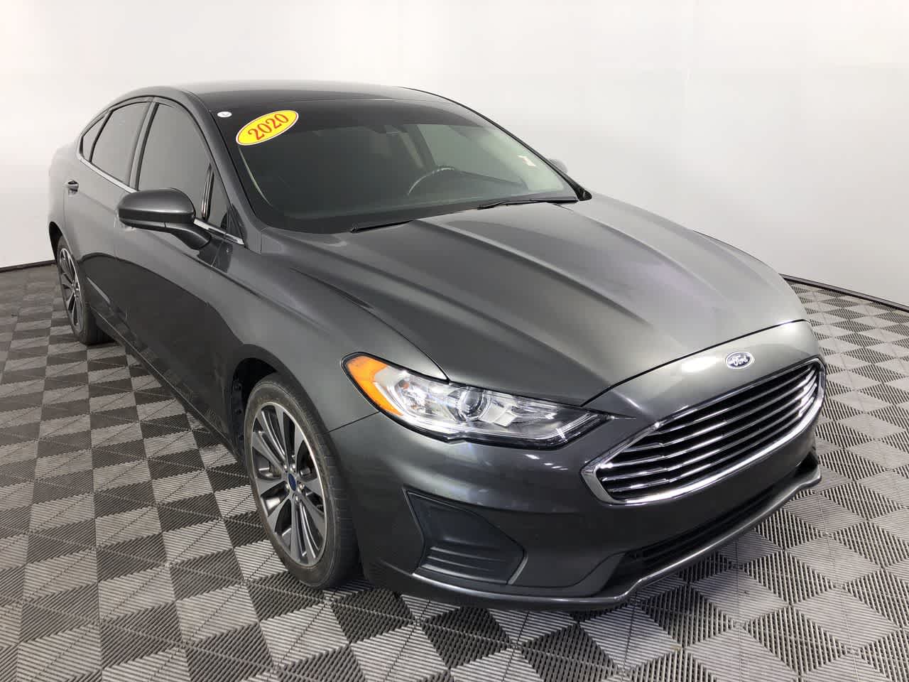2020 Ford Fusion SE's photo