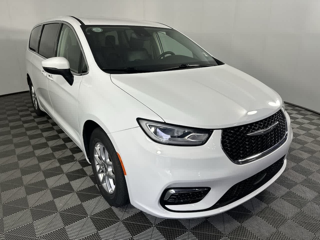 Used 2023 Chrysler Pacifica Touring L Van Passenger Van