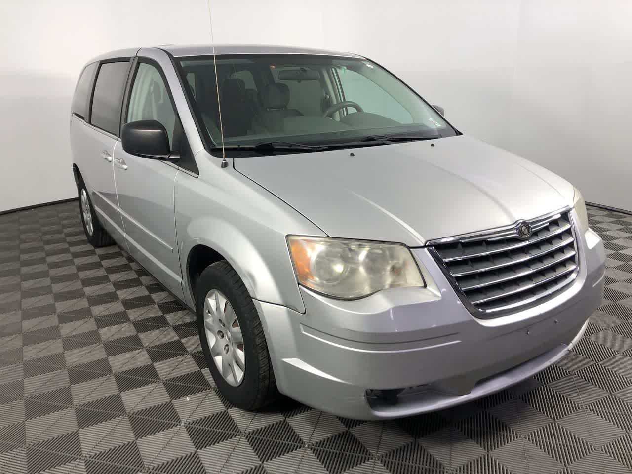 2009 Chrysler Town & Country LX's photo