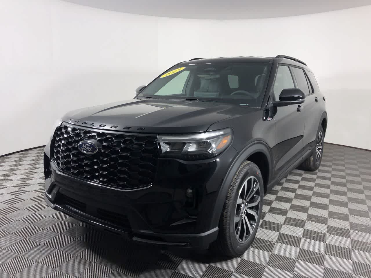 2025 Ford Explorer ST-Line photo 4