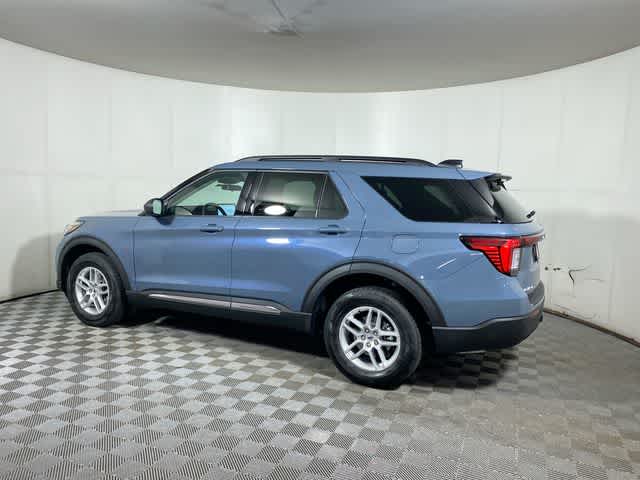 2025 Ford Explorer photo 3