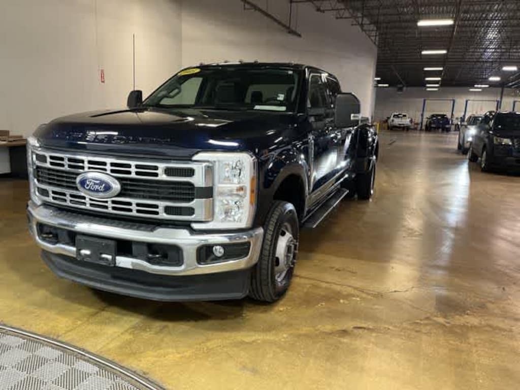Used 2025 Ford Super Duty F-350 DRW Pickup XLT 4WD Crew Cab 8 Box Truck Crew Cab