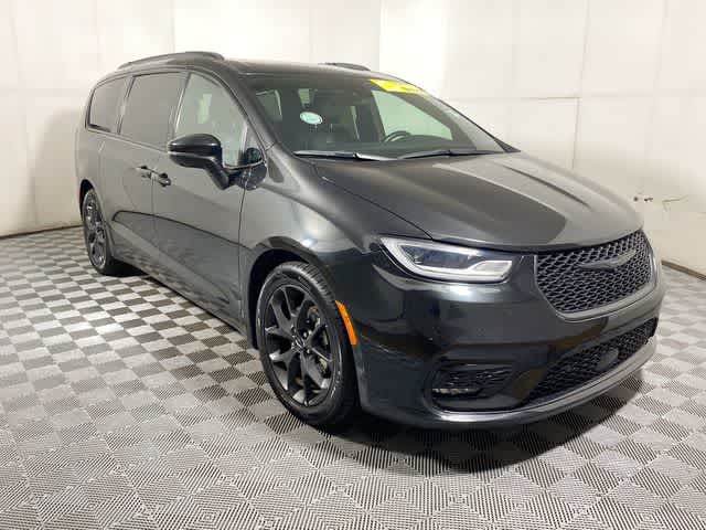 Used 2022 Chrysler Pacifica Limited with VIN 2C4RC1GG7NR136940 for sale in Franklin, IN