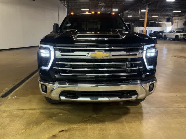 2025 Chevrolet Silverado 2500HD LTZ photo 3