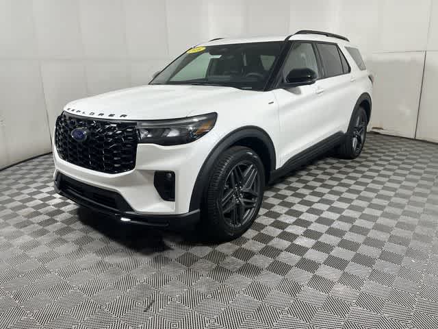 2026 Ford Explorer ST-Line photo 4