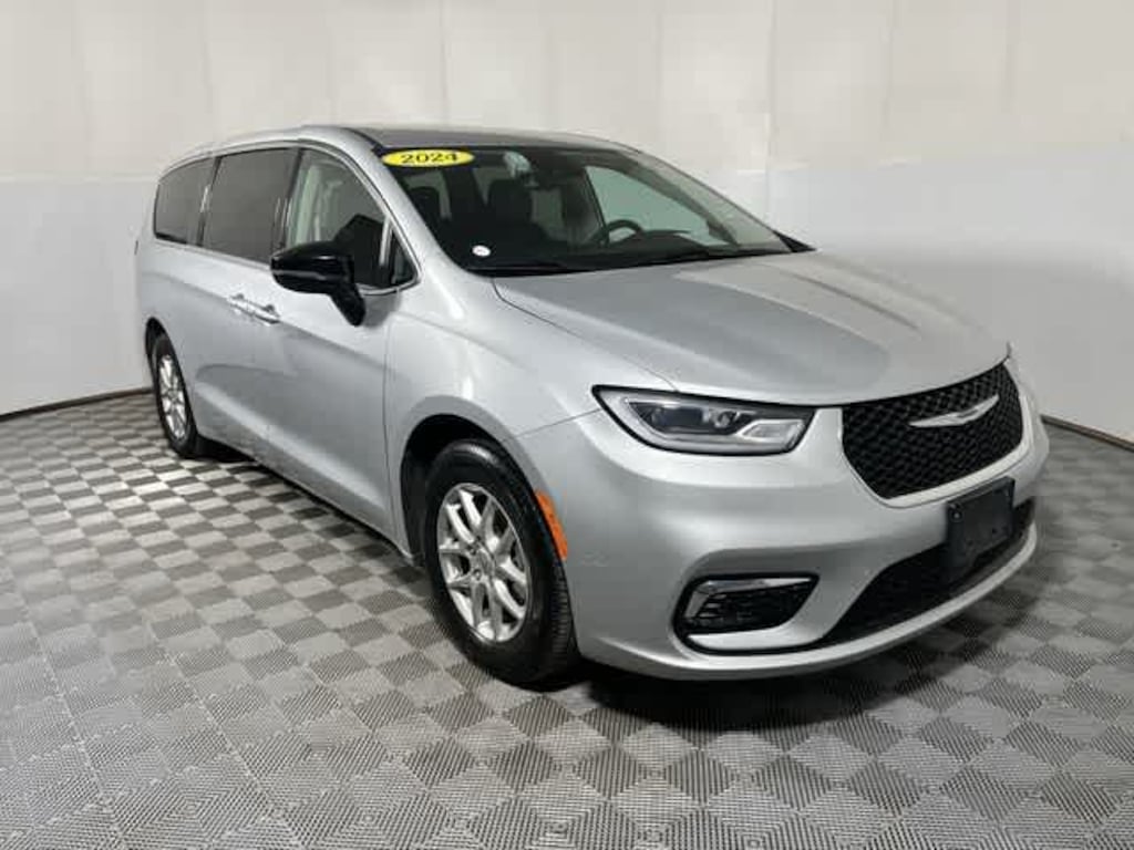 Used 2024 Chrysler Pacifica Touring L Van Passenger Van