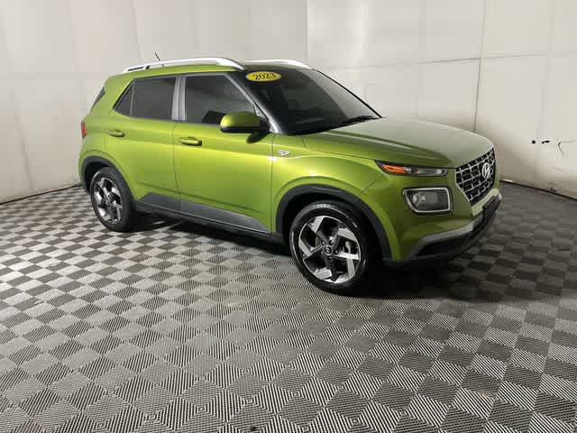 2023 Hyundai Venue SEL photo 2