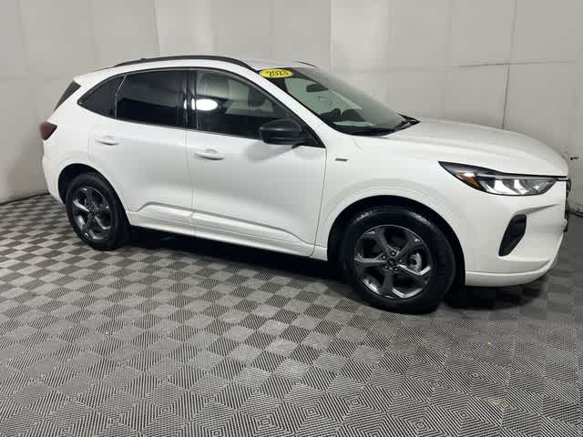 2023 Ford Escape ST-Line photo 2