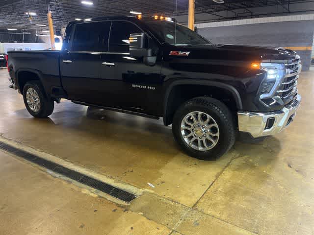 2025 Chevrolet Silverado 2500HD LTZ photo 2