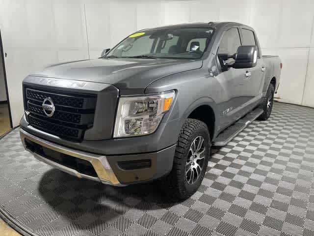 2021 Nissan Titan SV Crew Cab photo 4
