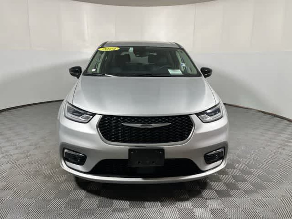 Used 2024 Chrysler Pacifica Touring L Van Passenger Van