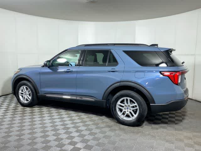 2025 Ford Explorer photo 3