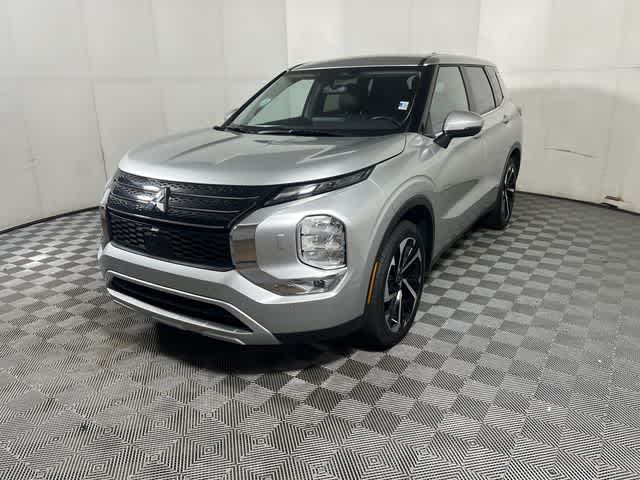 2024 Mitsubishi Outlander SE photo 3