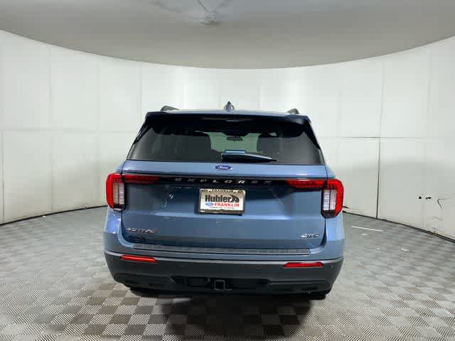2025 Ford Explorer photo 2