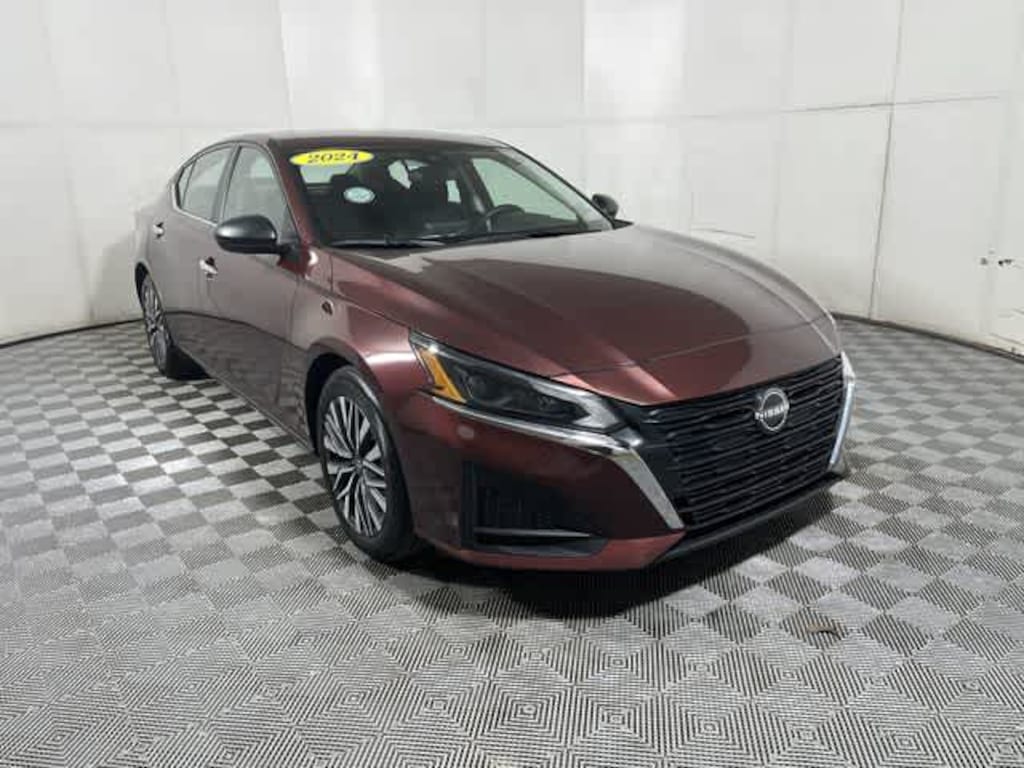 Used 2024 Nissan Altima 2.5 SV Sedan