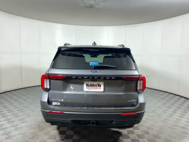 2025 Ford Explorer photo 2