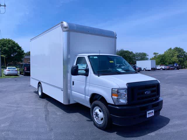 2025 Ford E-450 photo 2