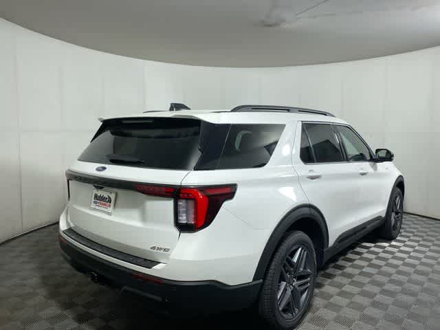 2025 Ford Explorer ST-Line photo 2