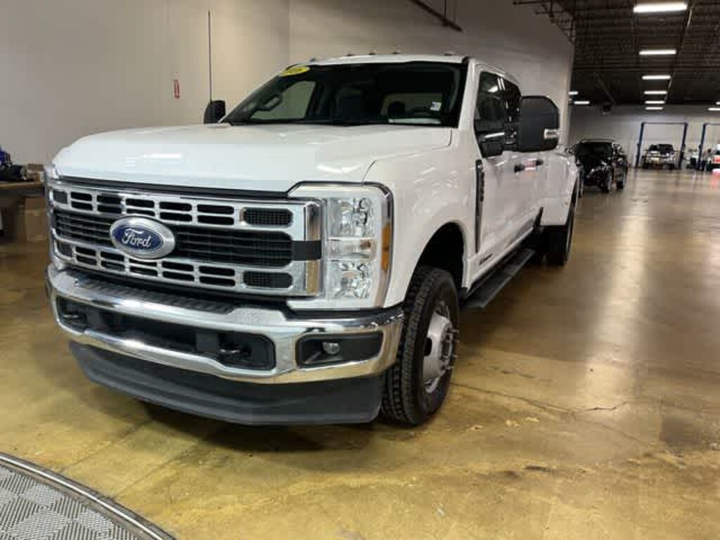 Used 2026 Ford Super Duty F-350 DRW Pickup XLT 4WD Crew Cab 8 Box Truck Crew Cab