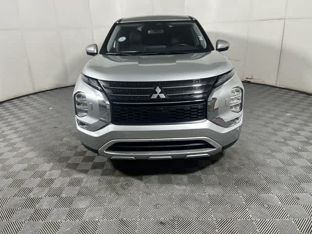 2024 Mitsubishi Outlander SE photo 2