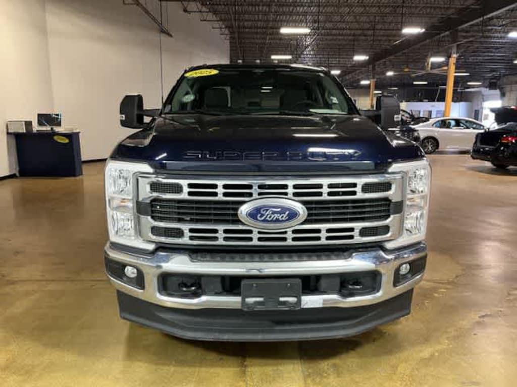 Used 2025 Ford Super Duty F-350 DRW Pickup XLT 4WD Crew Cab 8 Box Truck Crew Cab
