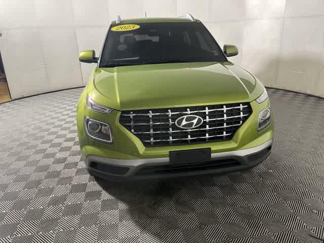 2023 Hyundai Venue SEL photo 3