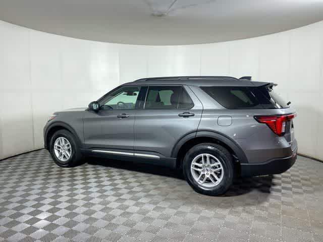 2025 Ford Explorer photo 4