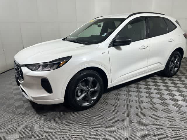 2023 Ford Escape ST-Line photo 4