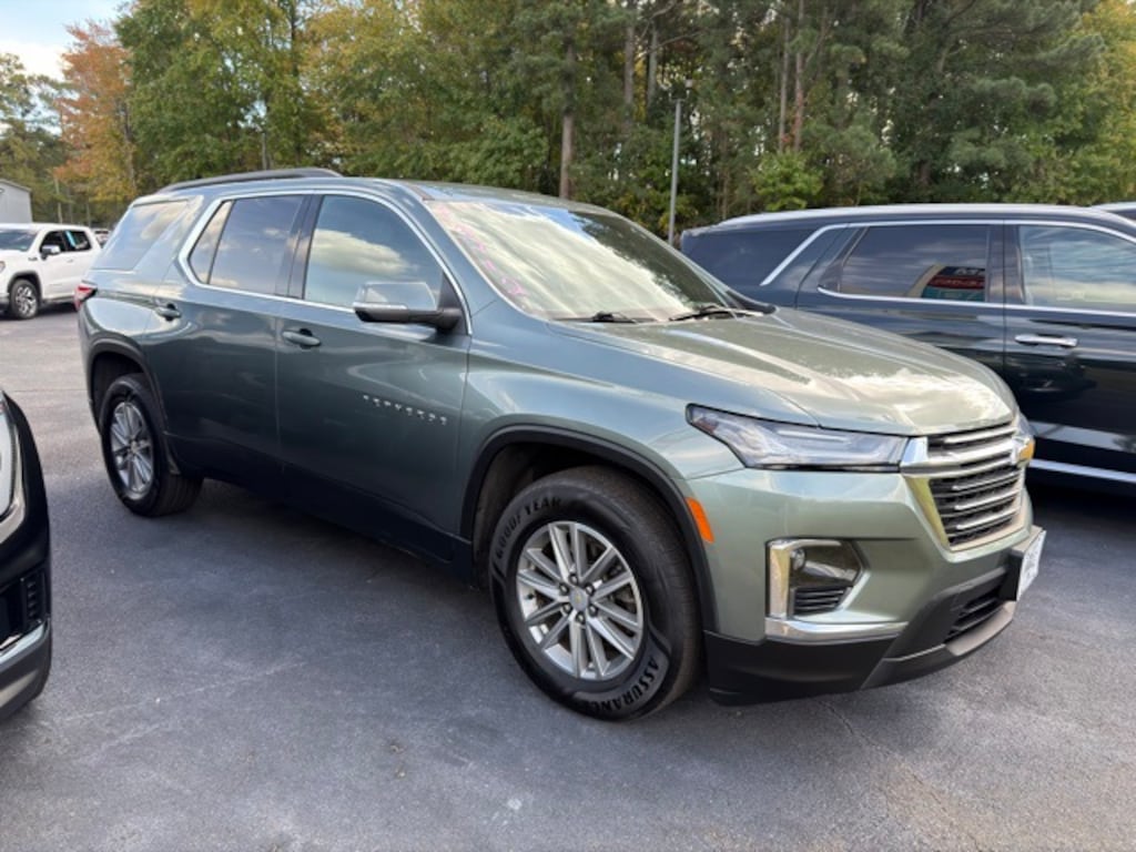 Used 2023 Chevrolet Traverse LT Leather SUV