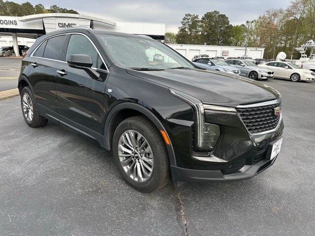 2024 Cadillac XT4 Premium Luxury photo 3
