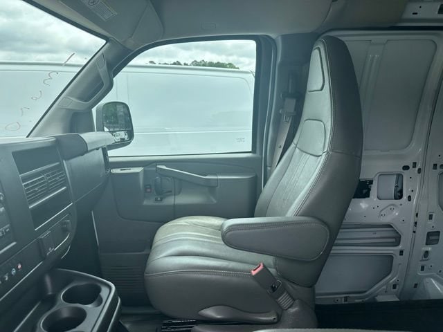 2022 Chevrolet Express Cargo Work Van - Photo 13