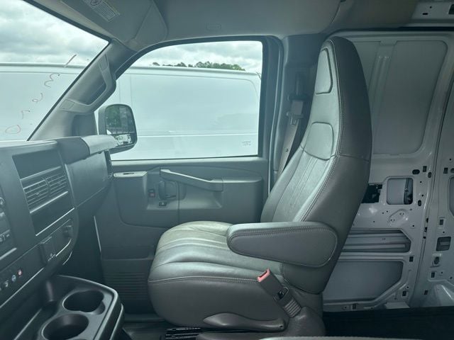2022 Chevrolet Express Cargo Work Van - Photo 13
