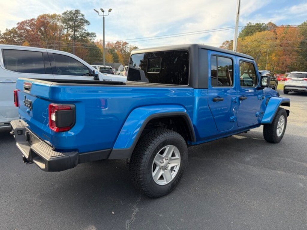 Used 2021 Jeep Gladiator Sport Truck