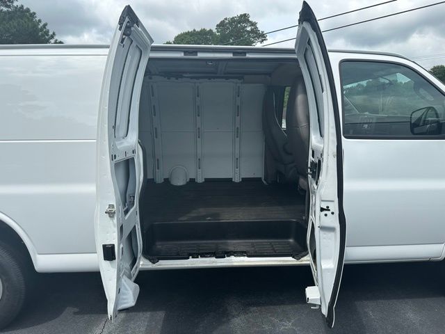 2022 Chevrolet Express Cargo Work Van - Photo 11