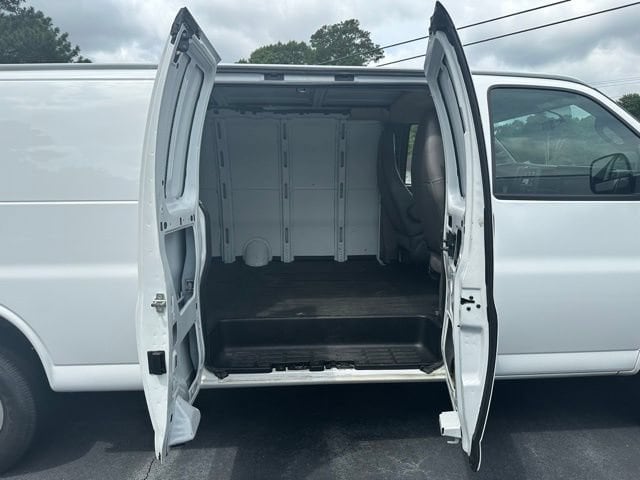 2022 Chevrolet Express Cargo Work Van - Photo 11
