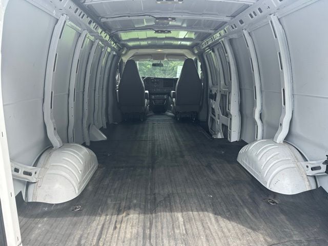 2022 Chevrolet Express Cargo Work Van - Photo 9