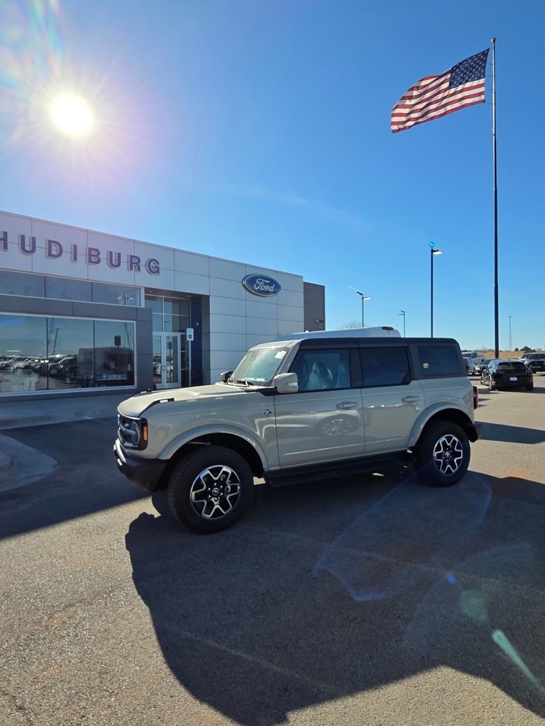 2025 Ford Bronco 4-Door Outer Banks's photo