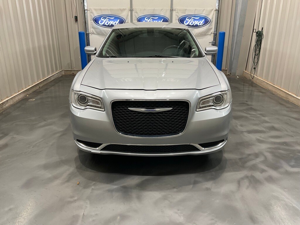 Used 2019 Chrysler 300 Touring with VIN 2C3CCAAG3KH747200 for sale in Wellston, OK