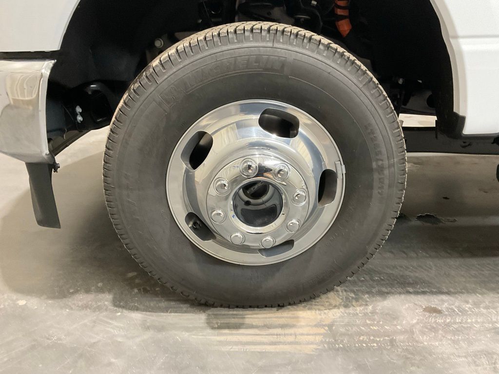 2026 Ford F-350 Super Duty XLT - Photo 6