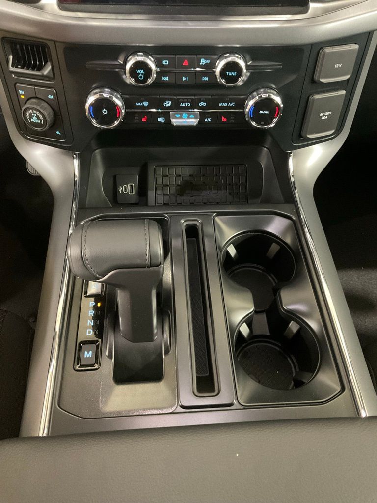 2025 Ford F-150 XLT - Photo 19