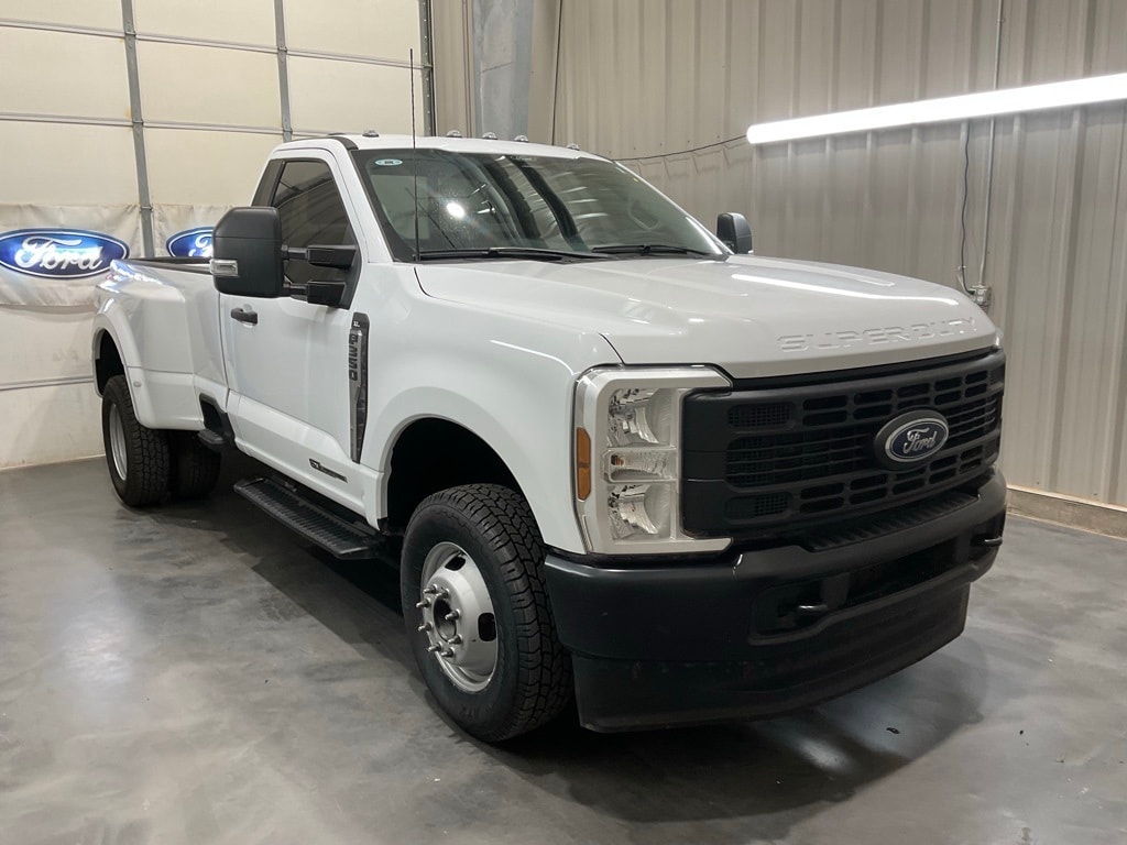 2024 Ford F-350 Super Duty XL's photo