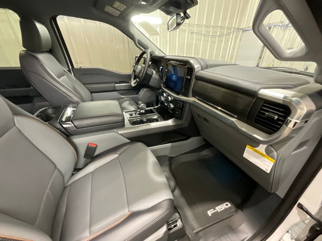 2025 Ford F-150 Lariat - Photo 13