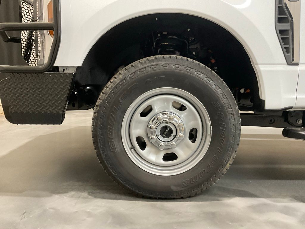 2026 Ford F-350 Super Duty XL - Photo 6