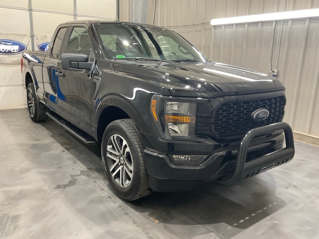 2023 Ford F-150 XL's photo