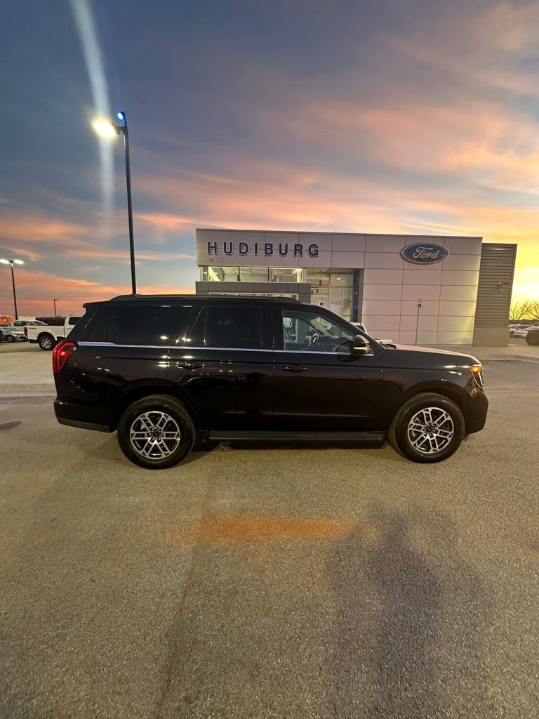 2025 Ford Expedition Active's photo