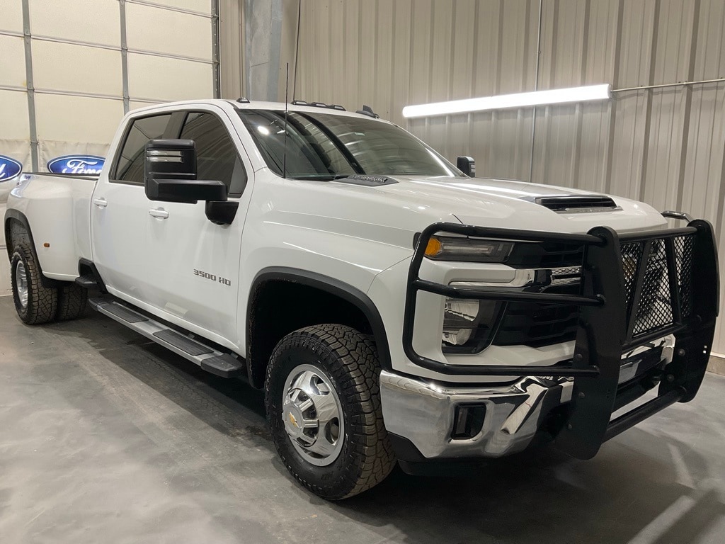 2024 Chevrolet Silverado 3500HD LT's photo