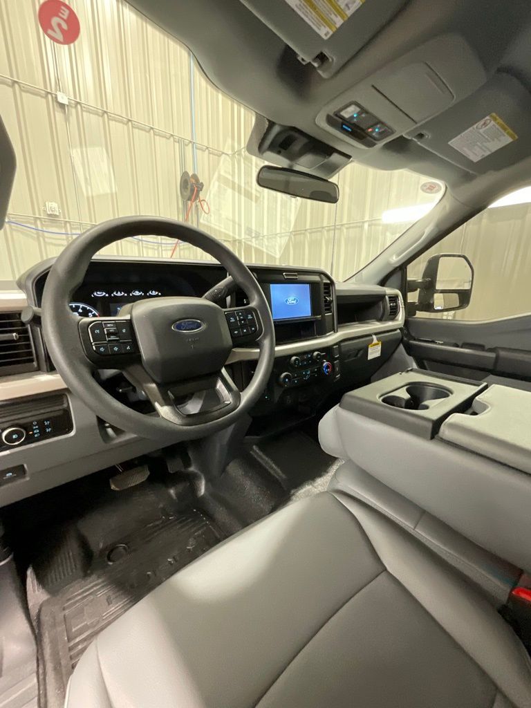 2026 Ford F-350 Super Duty XL - Photo 9