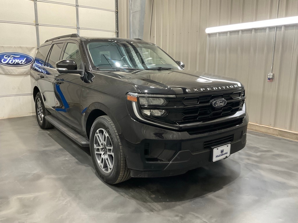 2025 Ford Expedition Active's photo