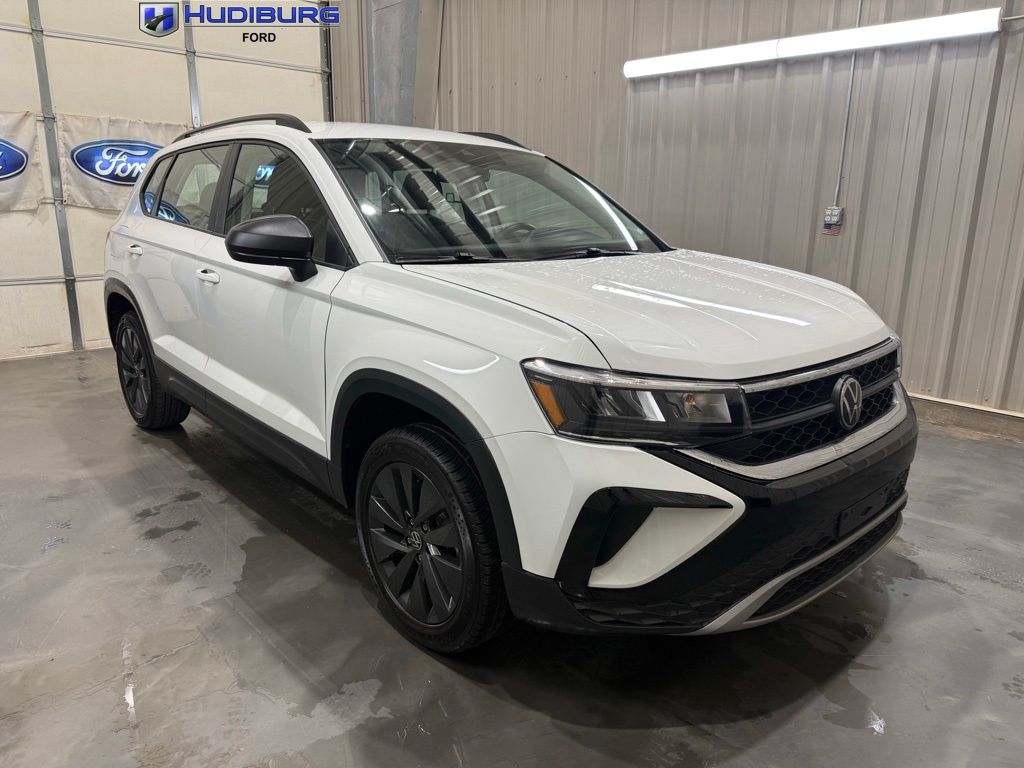 2024 Volkswagen Taos 1.5T S's photo