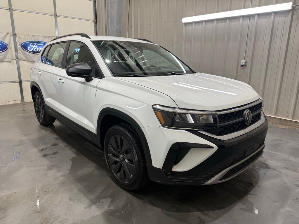 2024 Volkswagen Taos 1.5T S's photo